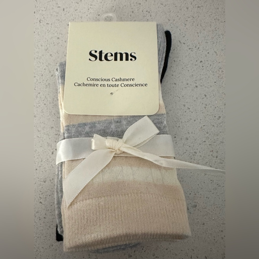 ✨NWT✨Stems: Women’s 2 Pack Conscious Cashmere Socks